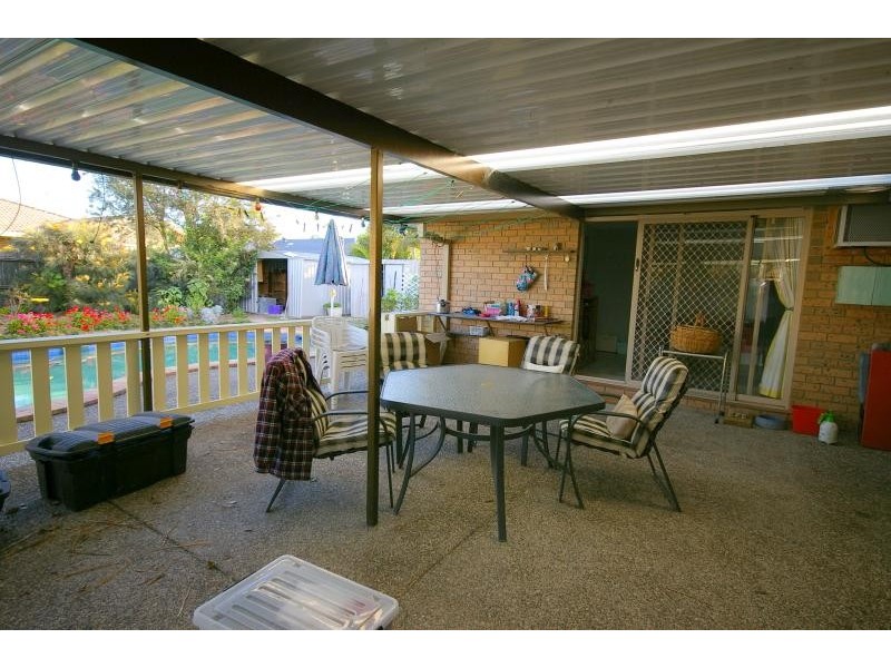 8 BERGAMONT STREET, Elanora QLD 4221