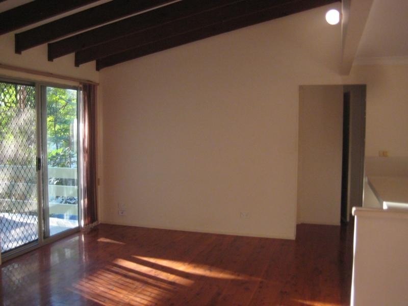 16 Kaffia Court, Elanora QLD 4221