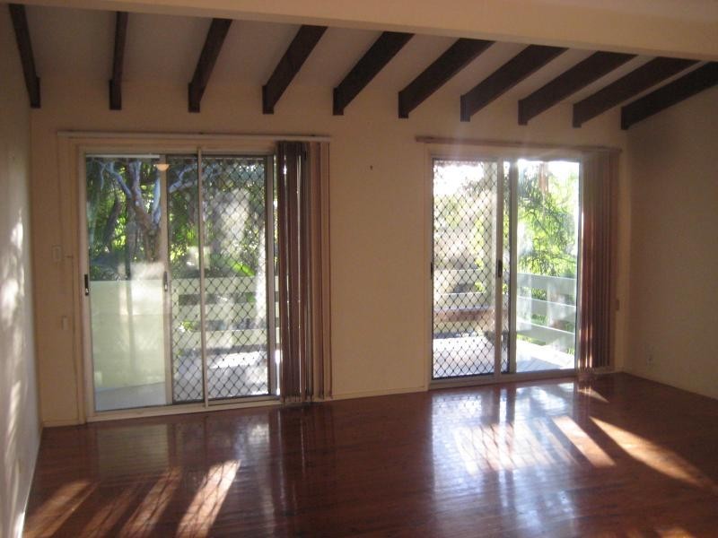 16 Kaffia Court, Elanora QLD 4221