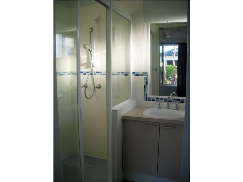 8 Bergamont Street, Elanora QLD 4221