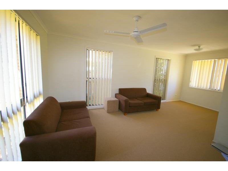37 Seabrook Street, Elanora QLD 4221