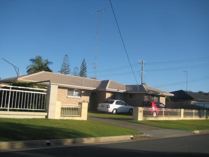 2 Illaroo Street, Palm Beach QLD 4221