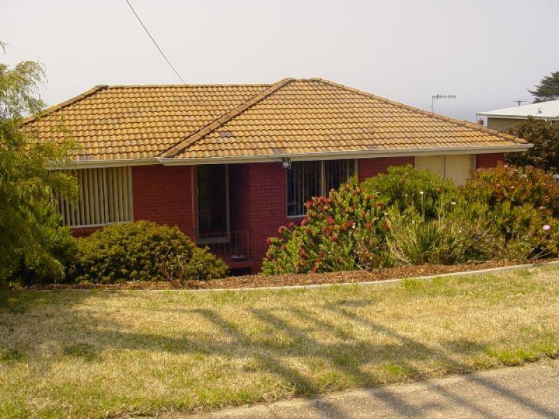 15 WINTER AVENUE, Burnie TAS 7320