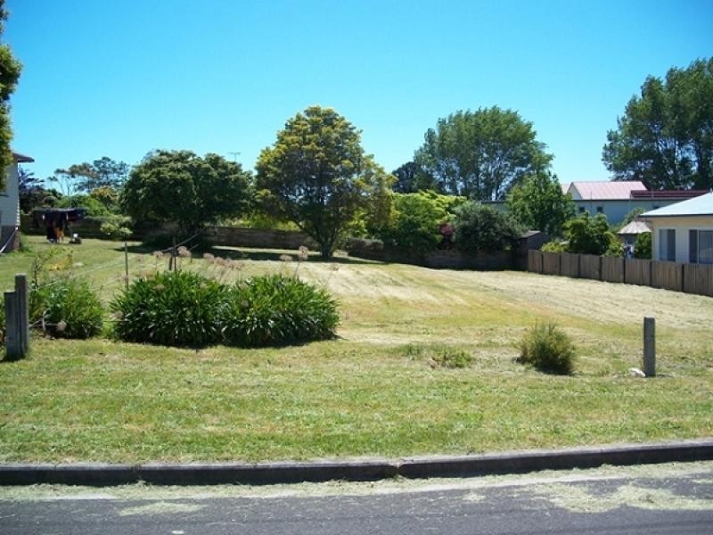5 SIMPSON STREET, Somerset TAS 7322