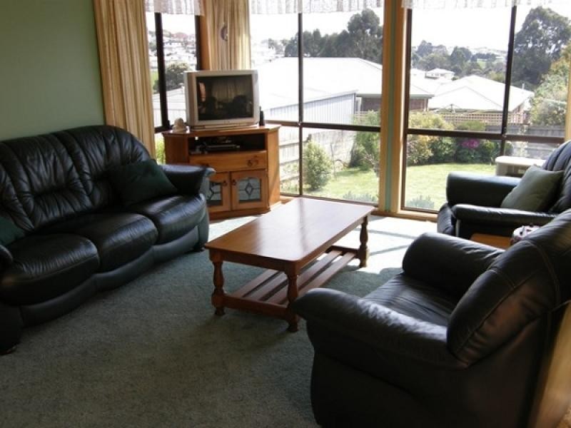 2 Linton Street, Burnie TAS 7320