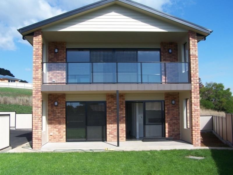 1/10 Josie Crescent, Burnie TAS 7320