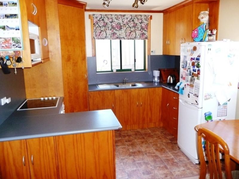 25 Woodward Avenue, Burnie TAS 7320