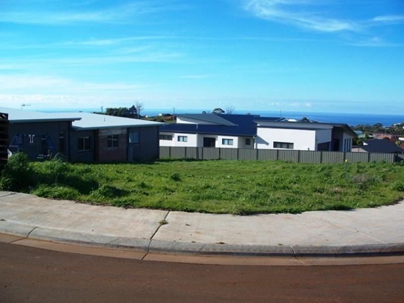 8 Edwin Place, Burnie TAS 7320