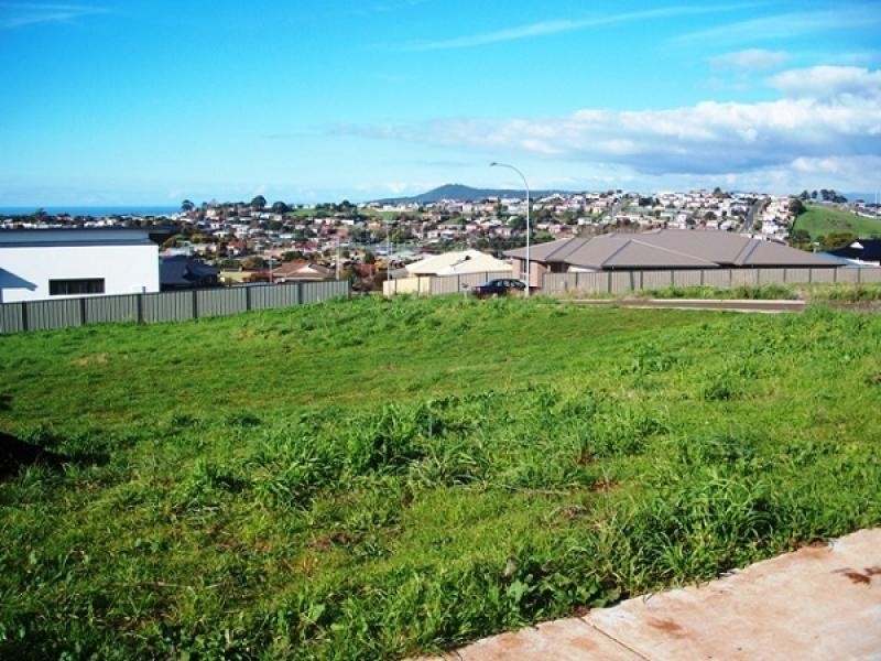8 Edwin Place, Burnie TAS 7320