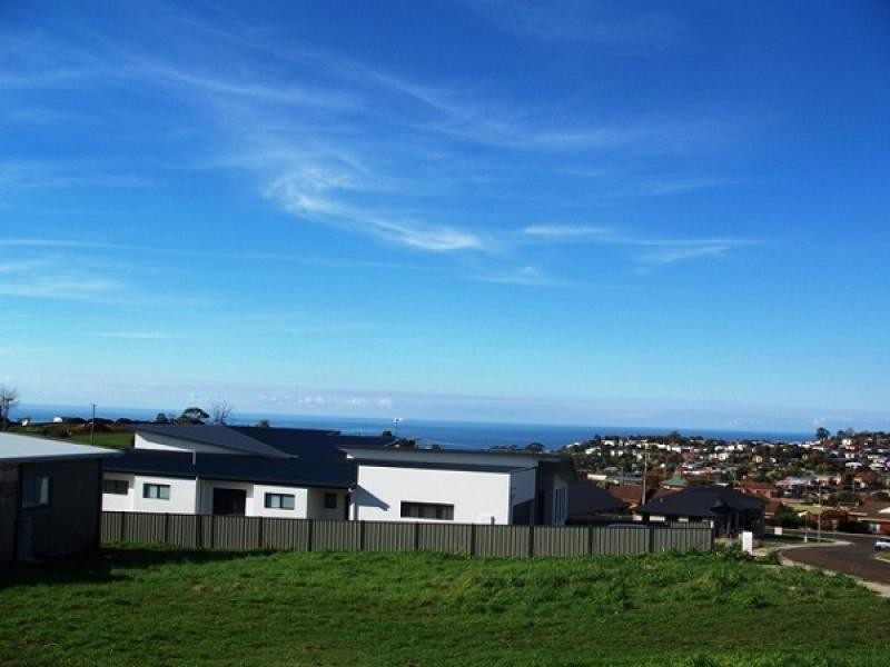 8 Edwin Place, Burnie TAS 7320