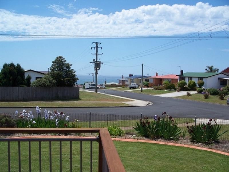 2 Ronald Crescent, Somerset TAS 7322