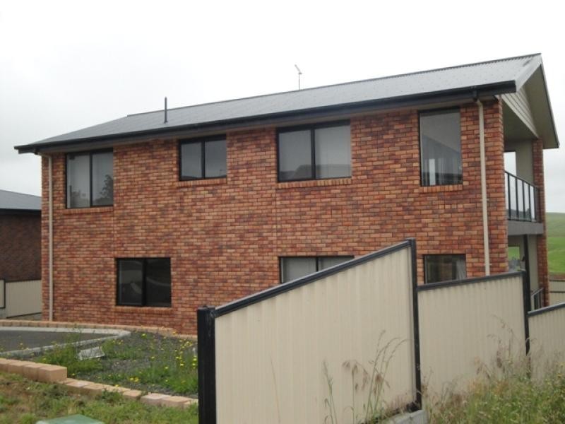 Unit 1 , 10 Josie Crescent, Burnie TAS 7320