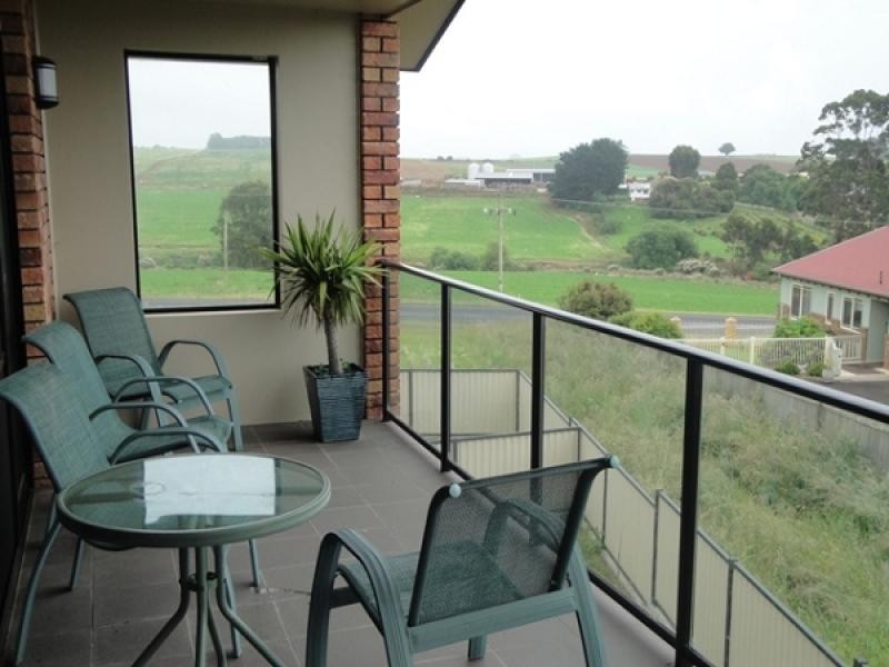 Unit 1 , 10 Josie Crescent, Burnie TAS 7320
