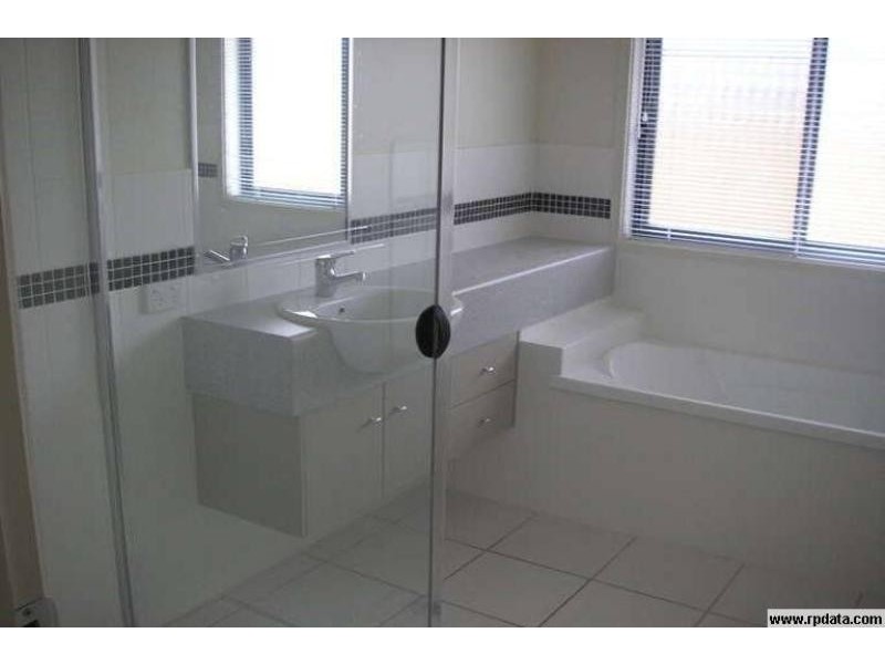 4 SCHNEID STREET, Mudgeeraba QLD 4213