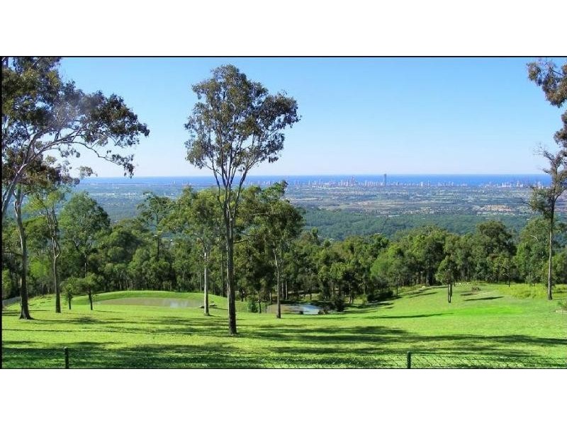 385 THE PANORAMA, Tallai QLD 4213