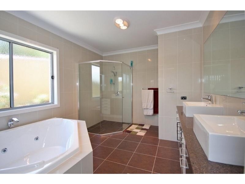 17 Caprice Street, Bonogin QLD 4213