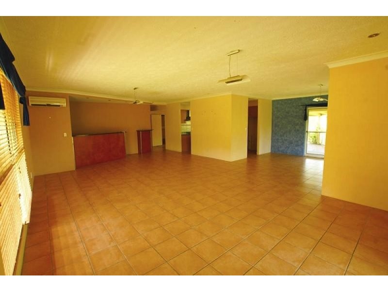2 Venn st (Cnr Beaudesert Nerang Rd), Mount Nathan QLD 4211