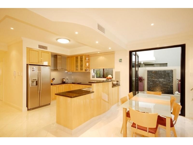 817 Legend Trail, THE GLADES, Robina QLD 4226