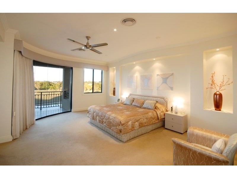 817 Legend Trail, THE GLADES, Robina QLD 4226