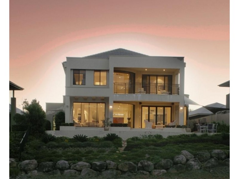 817 Legend Trail, THE GLADES, Robina QLD 4226