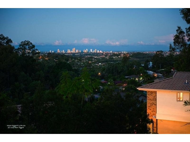 16 Lochinvar Court, Highland Park QLD 4211