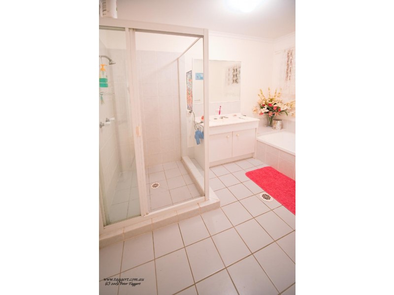 16 Lochinvar Court, Highland Park QLD 4211