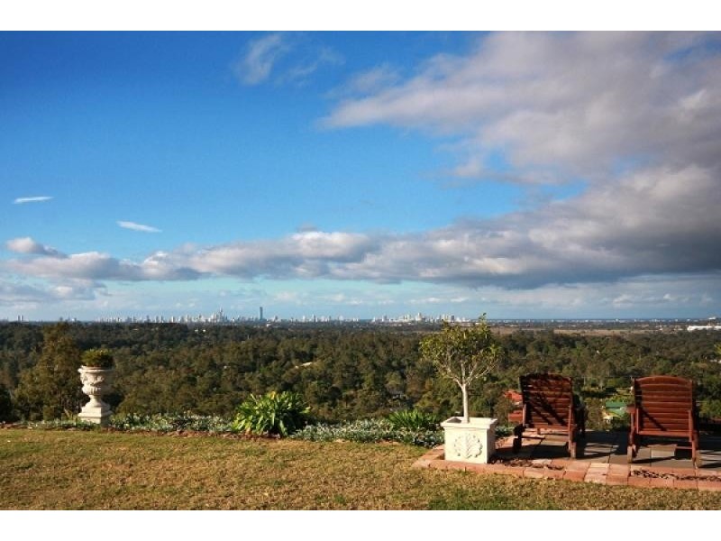 13 Earle Court, Tallai QLD 4213