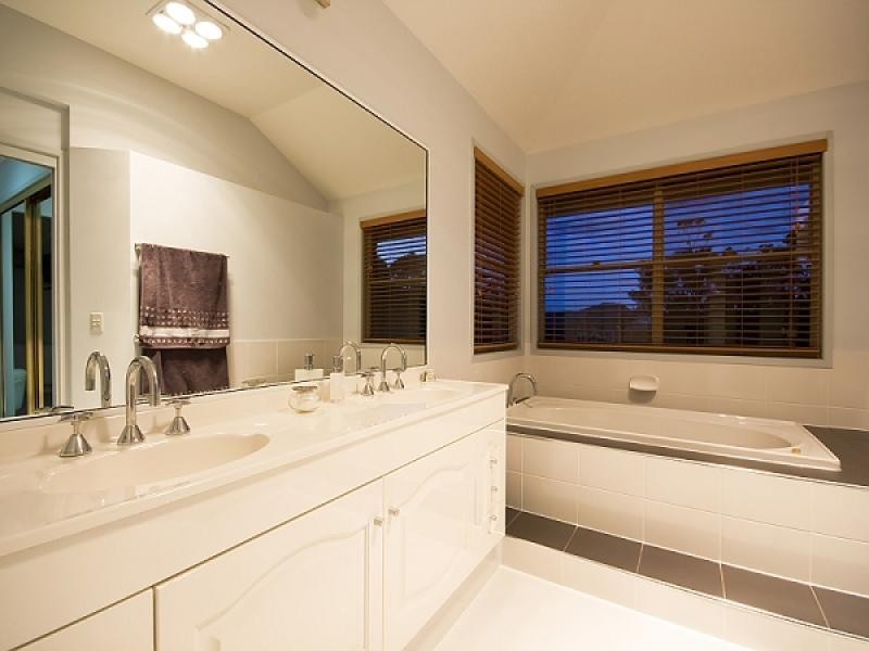 2 Duke Court, Tallai QLD 4213