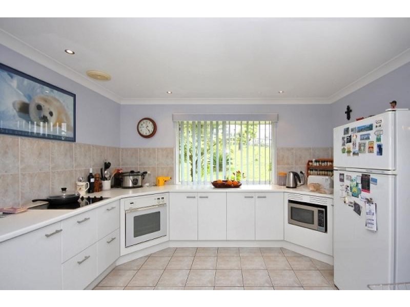 11 Tulipwood Dr, Bonogin QLD 4213