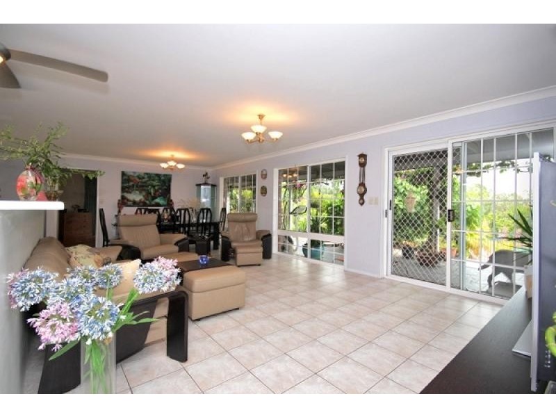 11 Tulipwood Dr, Bonogin QLD 4213