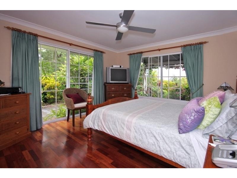 11 Tulipwood Dr, Bonogin QLD 4213