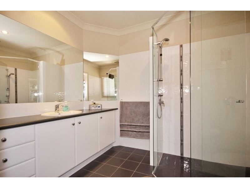 24 Boogaerdt Rise, Bonogin QLD 4213