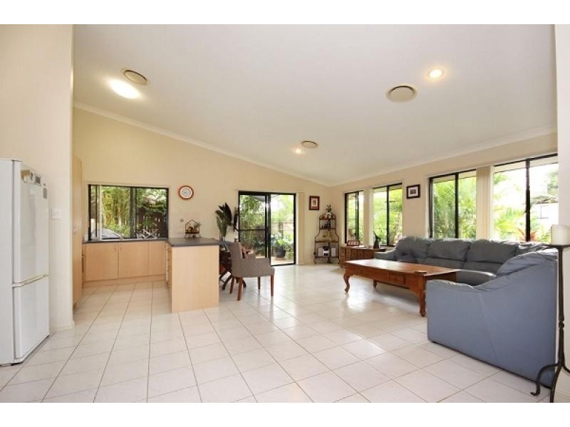 35 Wonga Street, Burleigh Heads QLD 4220