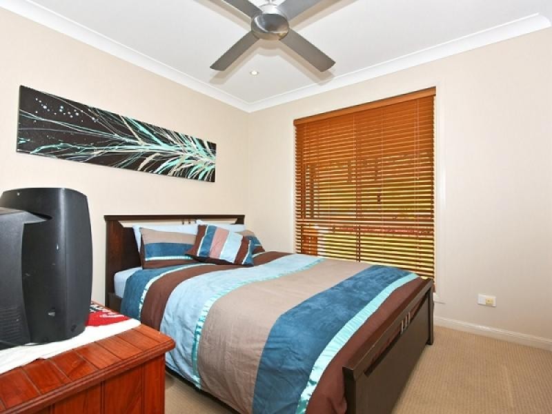 18 Canopy Drive, Bonogin QLD 4213