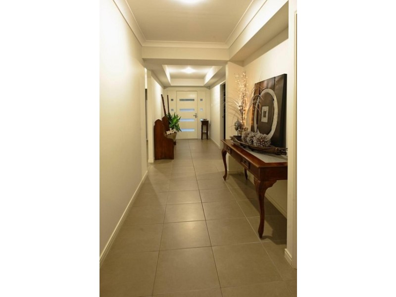 3 Emerson Drive, Bonogin QLD 4213