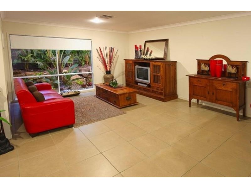 3 Emerson Drive, Bonogin QLD 4213