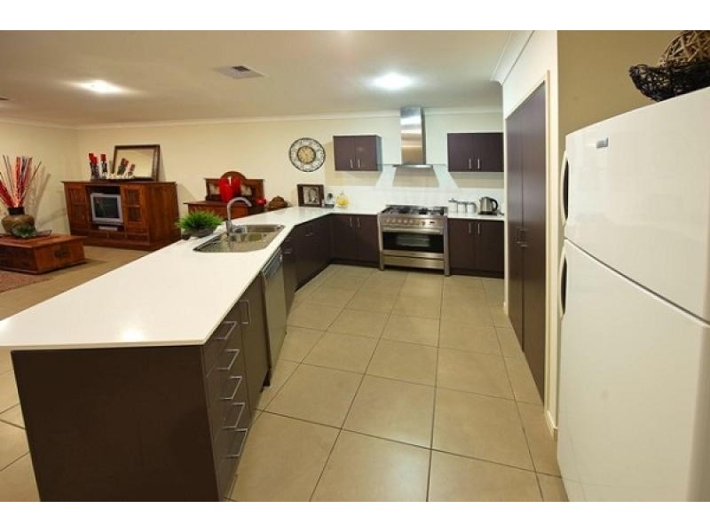 3 Emerson Drive, Bonogin QLD 4213