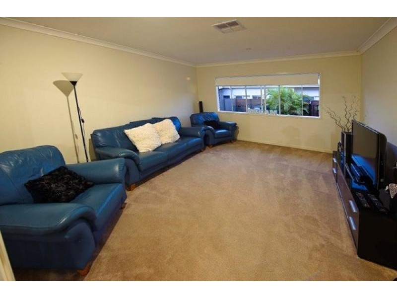 3 Emerson Drive, Bonogin QLD 4213