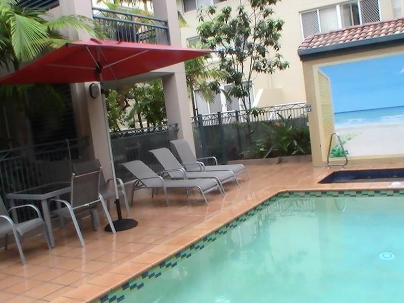 Unit 4/21 Peerless Avenue, Mermaid Beach QLD 4218