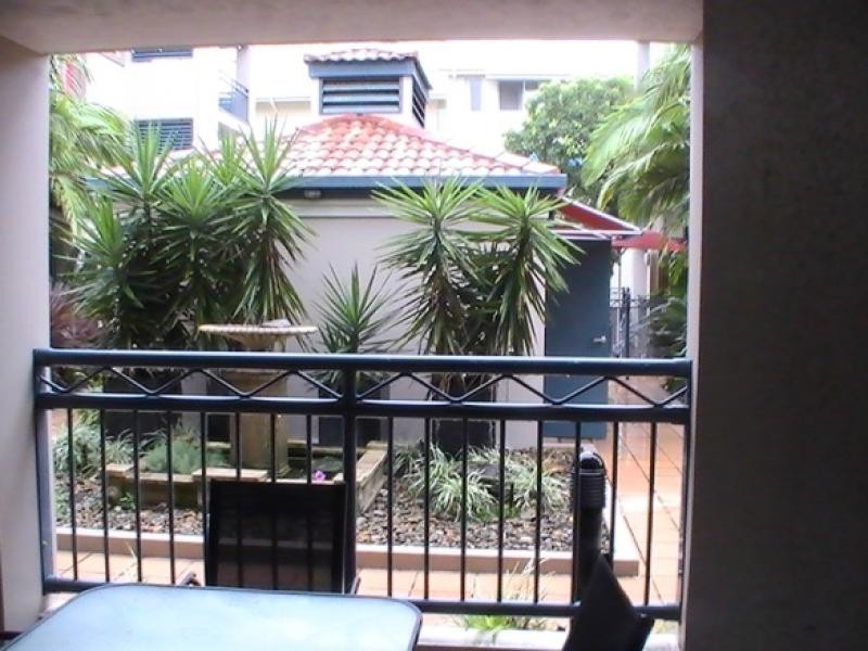 Unit 4/21 Peerless Avenue, Mermaid Beach QLD 4218