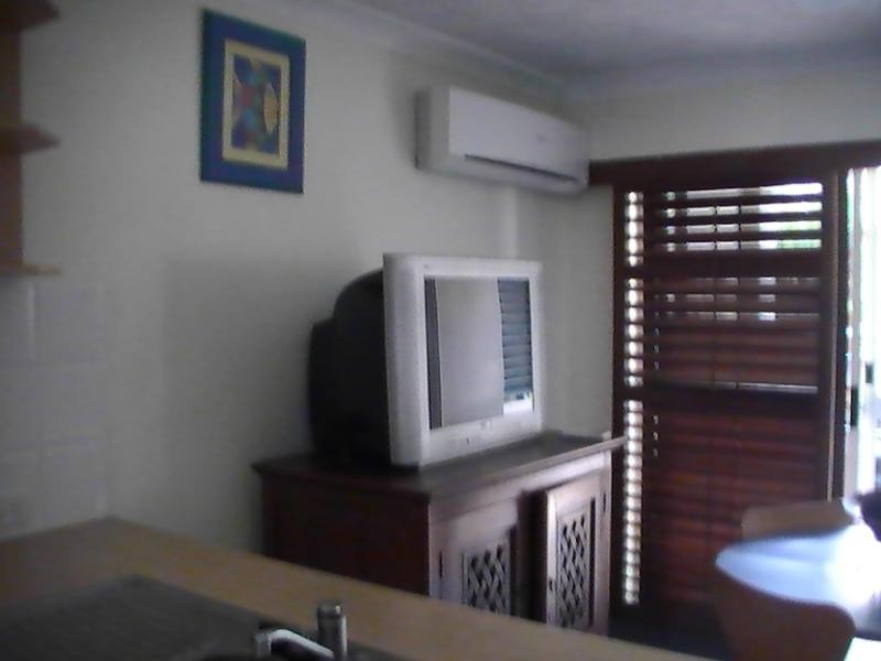 Unit 4/21 Peerless Avenue, Mermaid Beach QLD 4218