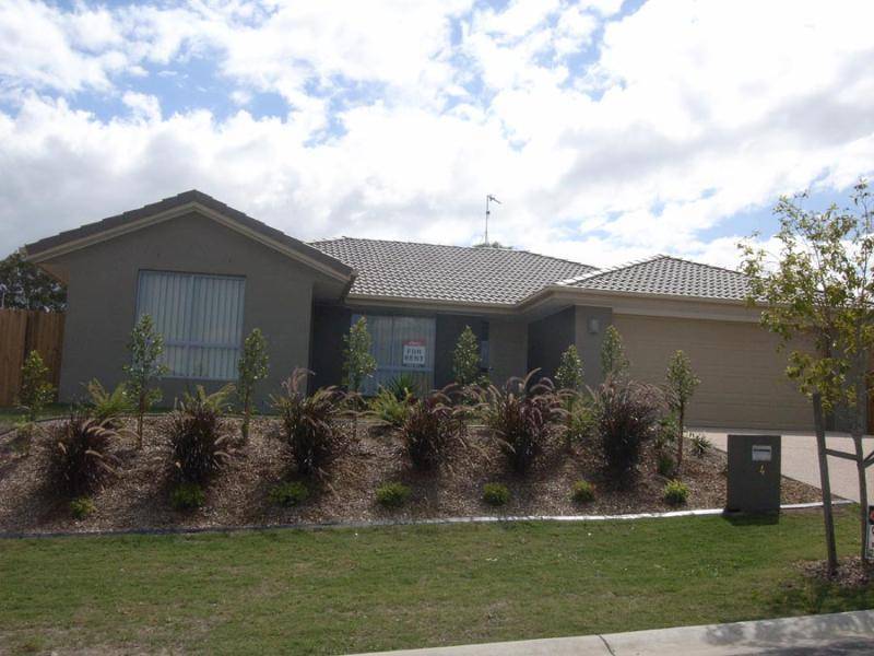 4 KERSHAN STREET, Mudgeeraba QLD 4213