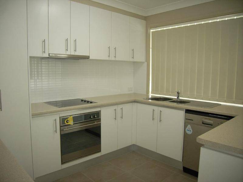 4 KERSHAN STREET, Mudgeeraba QLD 4213