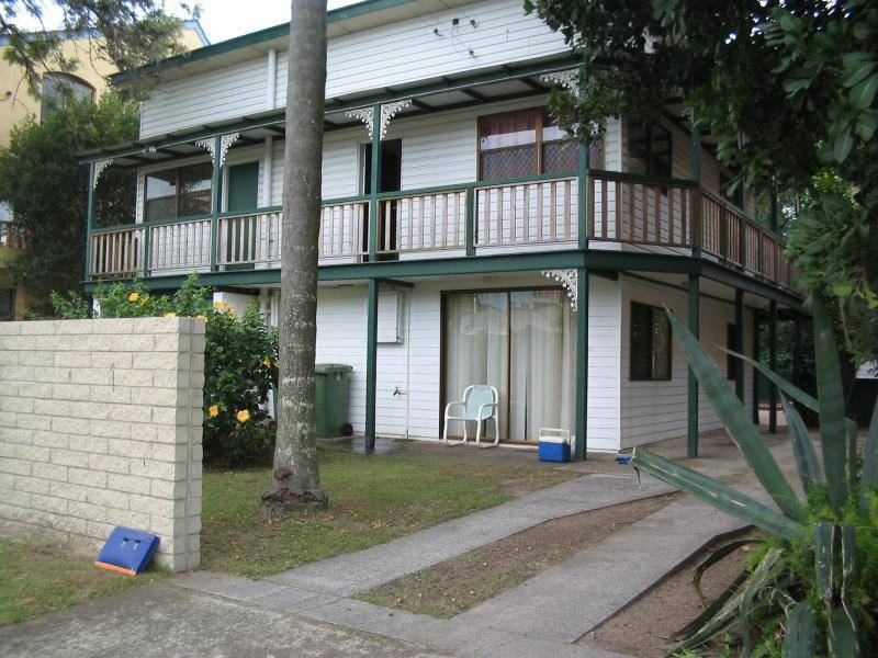 25 SECOND AVENUE, Broadbeach QLD 4218
