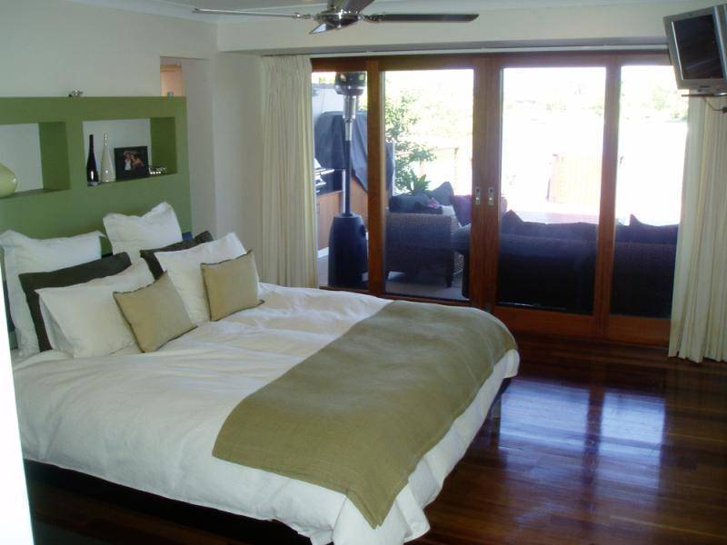 5 SAVOY DRIVE, Broadbeach Waters QLD 4218