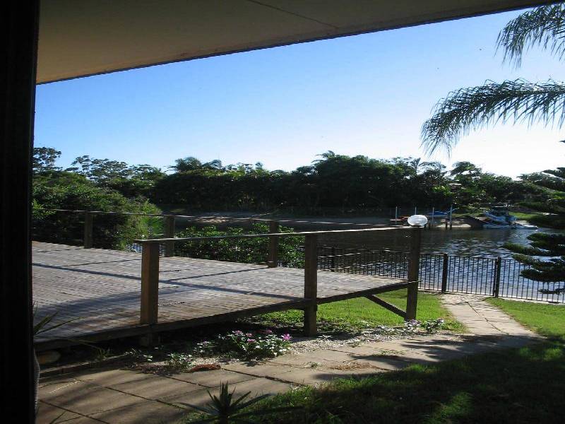 11 BERMUDA STREET, Broadbeach Waters QLD 4218