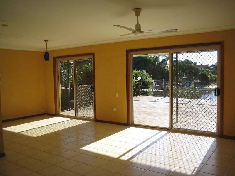 11 BERMUDA STREET, Broadbeach Waters QLD 4218