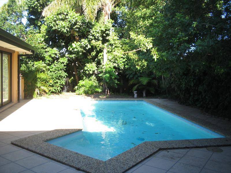 11 BERMUDA STREET, Broadbeach Waters QLD 4218