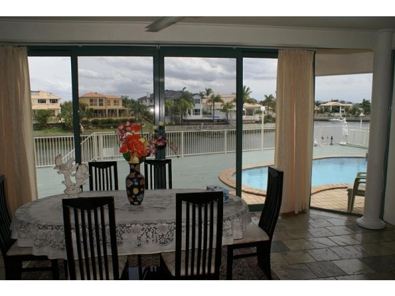 6 CRESTMORE COURT, Mermaid Waters QLD 4218