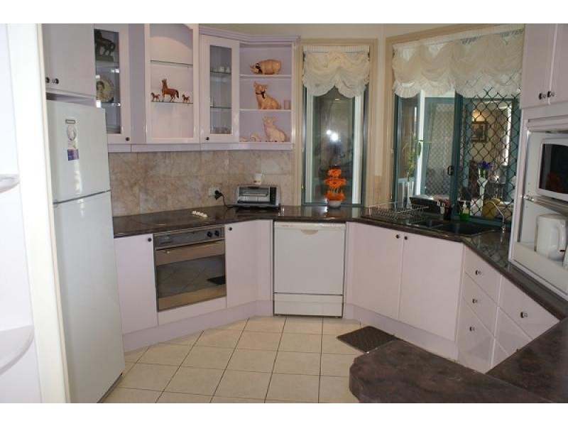 6 CRESTMORE COURT, Mermaid Waters QLD 4218